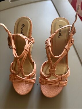 Qupid Women's Peach Strappy wedge Sandals 7.5 NWOT